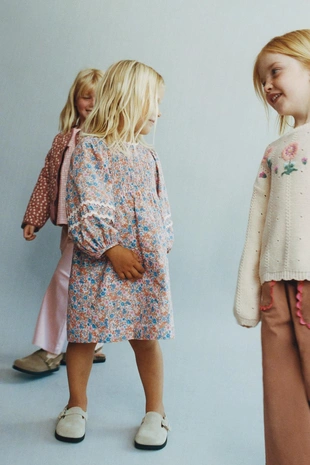 Платье с цветочным принтом и волнистой отделкой - Заказать в России