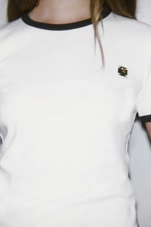 Футболка ZARA с отделкой и брошью- Заказать в России