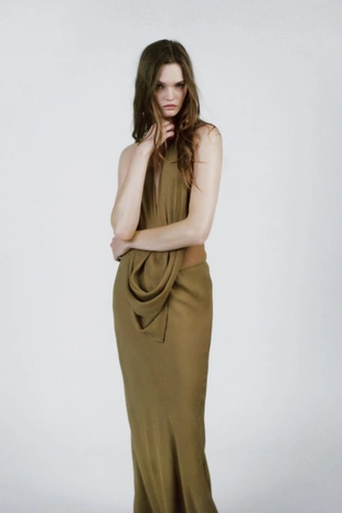 Длинное платье халтер с драпировкой — LIMITED EDITION- Заказать в России