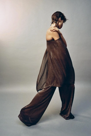 Накидка асимметричного кроя из металлизированной нити- Заказать в России