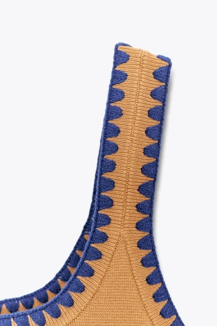 Топ трикотажный с контрастной вышивкой- Заказать в России