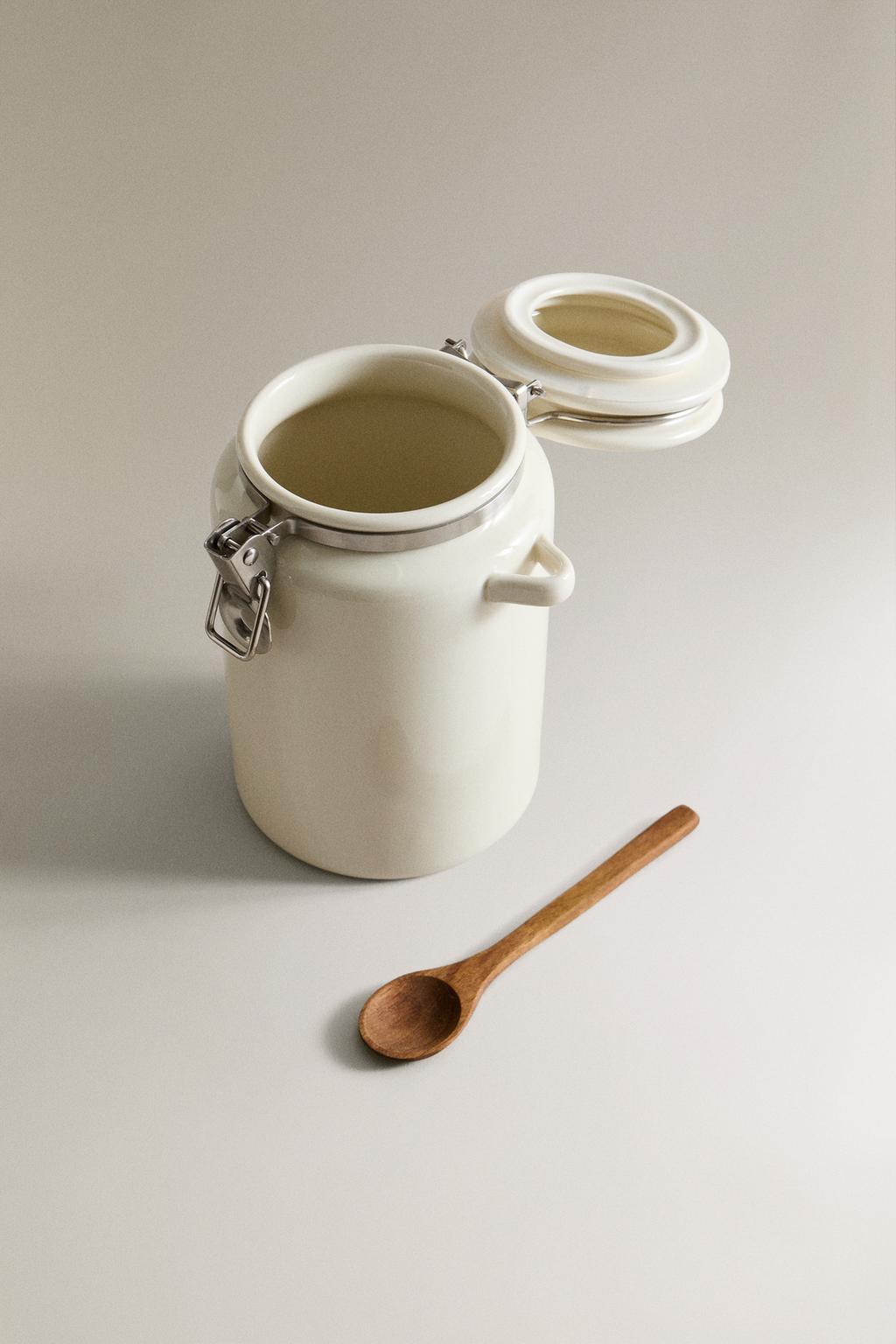 Керамическая банка с ложкой