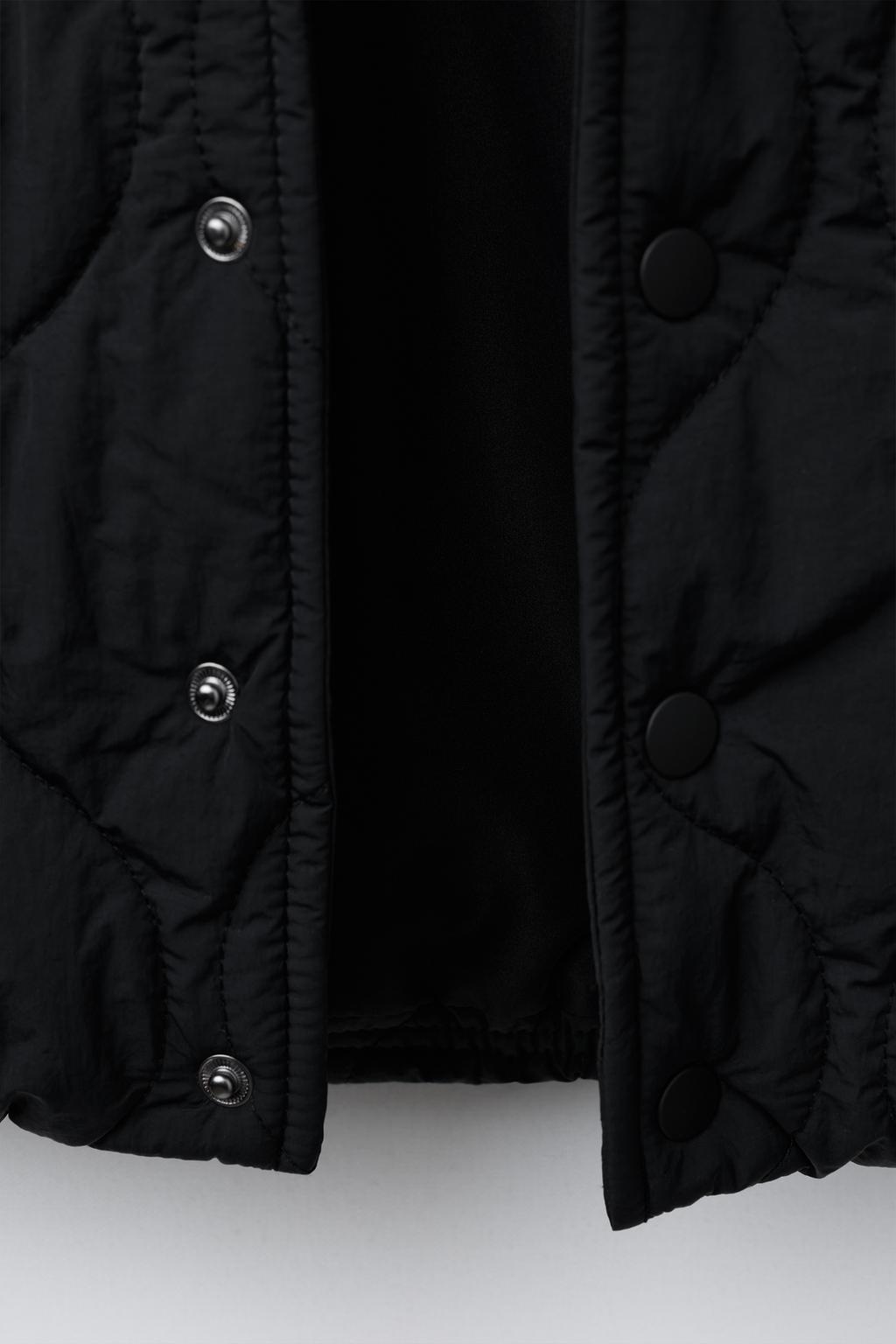 СТЕГАНЫЙ БОМБЕР С КАПЮШОНОМ WATER REPELLENT