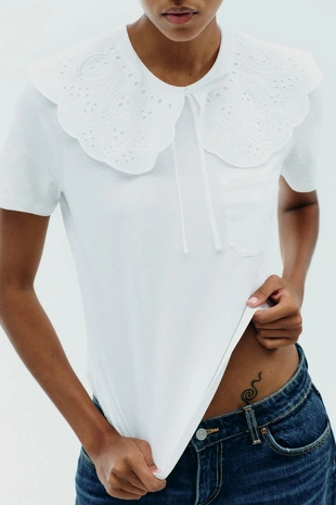 Футболка с круглым вышитым воротником- Заказать в России