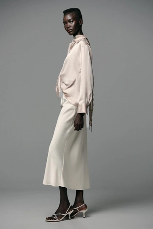 Атласная рубашка с узлом