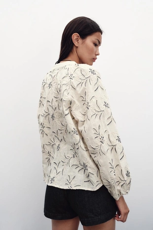 Блуза в рустикальном стиле с вышивкой и текстурой- Заказать в России