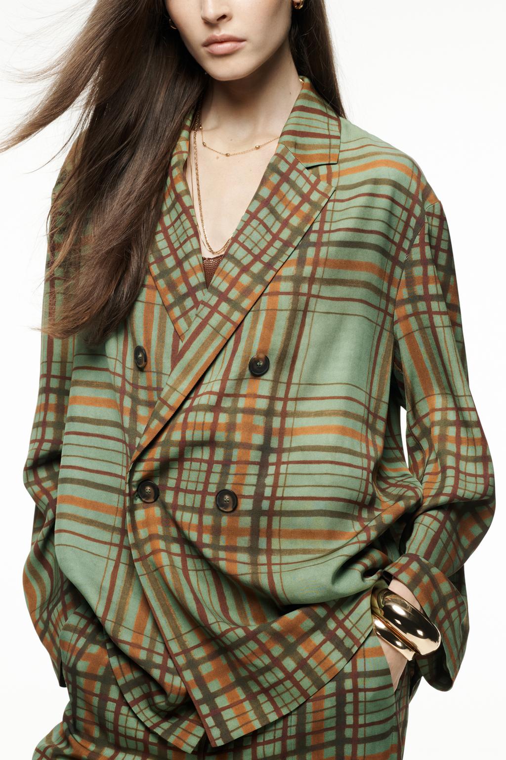 БЛЕЙЗЕР ИЗ СТРУЯЩЕЙСЯ ТКАНИ В КЛЕТКУ — ZW COLLECTION