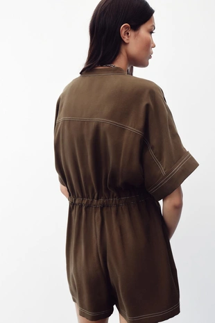 Короткий комбинезон с декоративной строчкой- Заказать в России