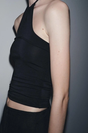 Креповый топ с горловиной халтер- Заказать в России