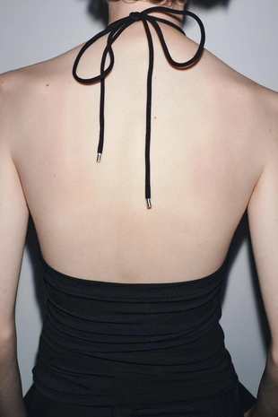 Креповый топ с горловиной халтер- Заказать в России