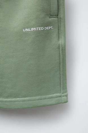 Шорты из мягкой ткани прямого кроя с рельефной надписью- Заказать в России