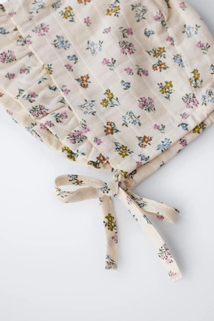 Купить Zara Чепчик с воланами и цветочным текстурным рисунком