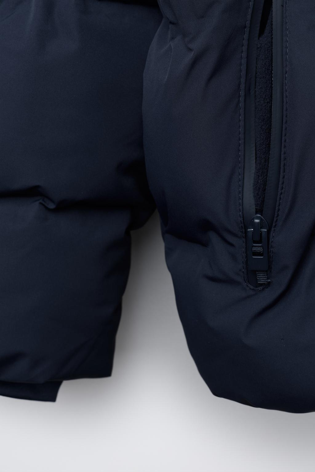 СТЕГАНОЕ ПАЛЬТО С НАШИВКОЙ WATER REPELLENT