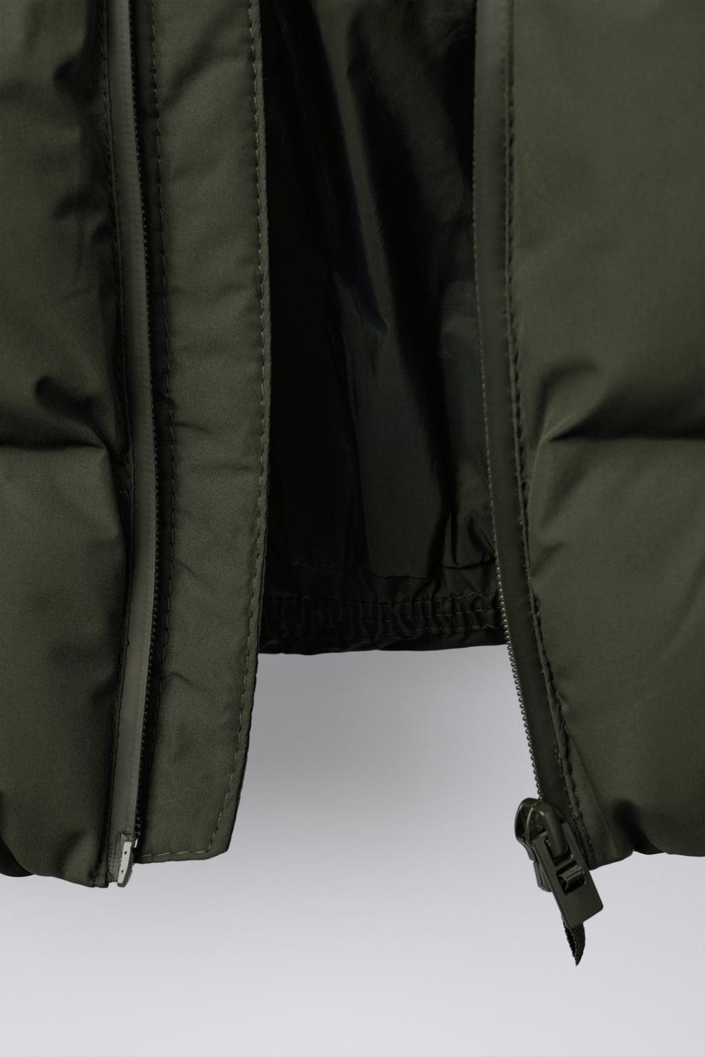 СТЕГАНОЕ ПАЛЬТО С НАШИВКОЙ WATER REPELLENT