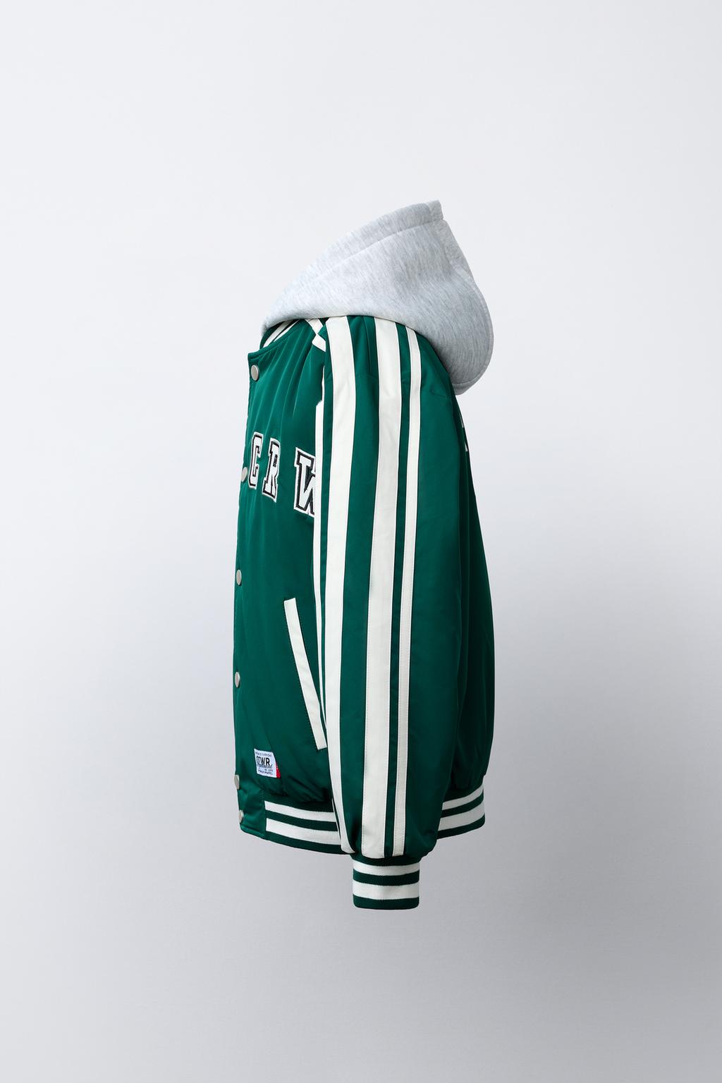 СТЕГАНЫЙ БОМБЕР В СТИЛЕ VARSITY СО СЪЕМНЫМ КАПЮШОНОМ