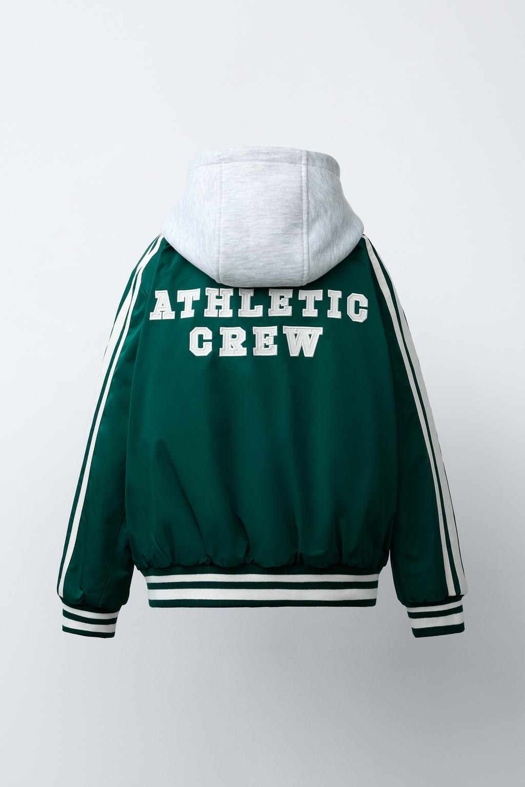 СТЕГАНЫЙ БОМБЕР В СТИЛЕ VARSITY СО СЪЕМНЫМ КАПЮШОНОМ