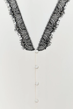 Атласная блуза с контрастным кружевом- Заказать в России