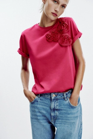 Футболка с объемными цветами- Заказать в России