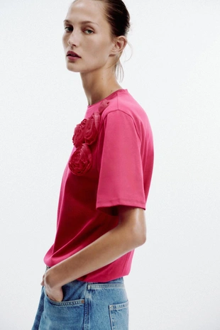 Футболка с объемными цветами- Заказать в России