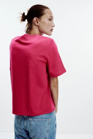 Футболка с объемными цветами- Заказать в России