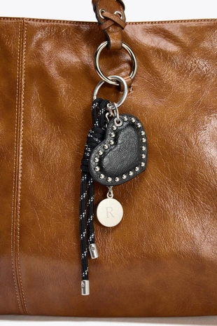 Сердце-шарм с заклепками