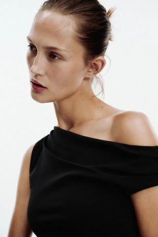 Топ асимметричного кроя с текстурой- Заказать в России