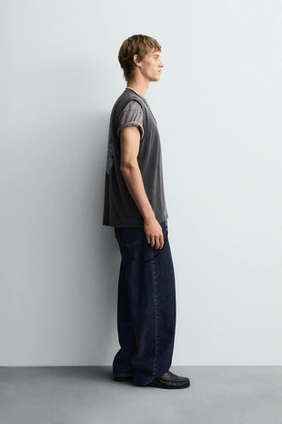 Майка с принтом и эффектом потертости- Заказать в России