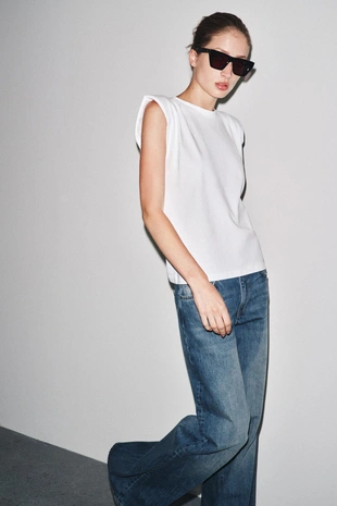 Топ с подплечниками без рукавов- Заказать в России