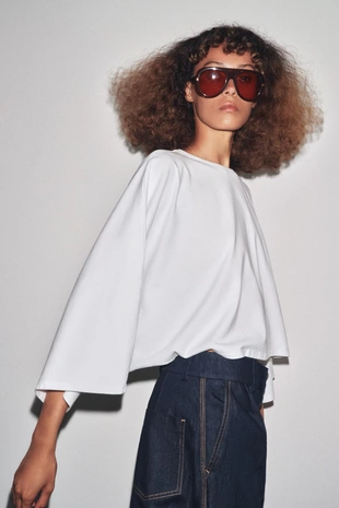 Футболка с асимметричным низом и рукавами-крылышками- Заказать в России