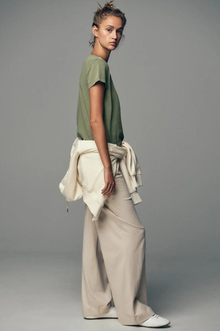 Футболка из ткани с эффектом потертости с карманом- Заказать в России