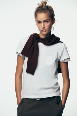 Футболка из ткани с эффектом потертости с карманом