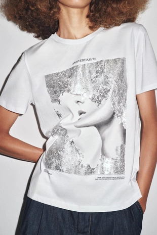 Футболка с металлизированным принтом- Заказать в России