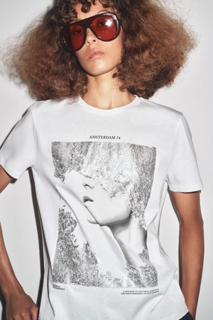 Футболка с металлизированным принтом- Заказать в России