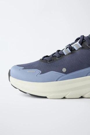 Кроссовки с деталями на подошве- Заказать в России