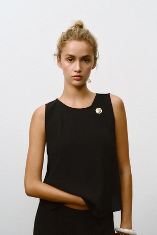 Топ со складками и фурнитурой- Заказать в России