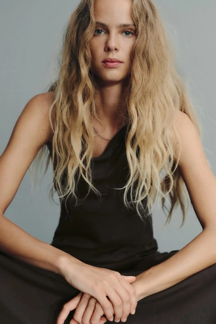 Платье халтер из струящейся ткани- Заказать в России