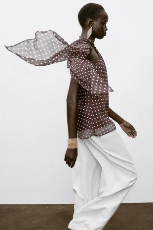 Топ в горошек с горловиной халтер и фурнитурой- Заказать в России