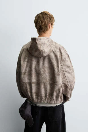 Куртка с капюшоном из ткани с эффектом потертости