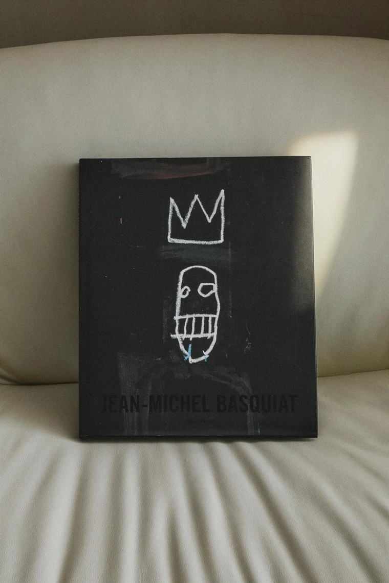 Jean michel basquiat - книга иконных произведений (английский)