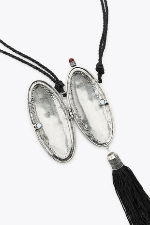 Колье с подвеской-замочком из камня на шнурке- Заказать в России