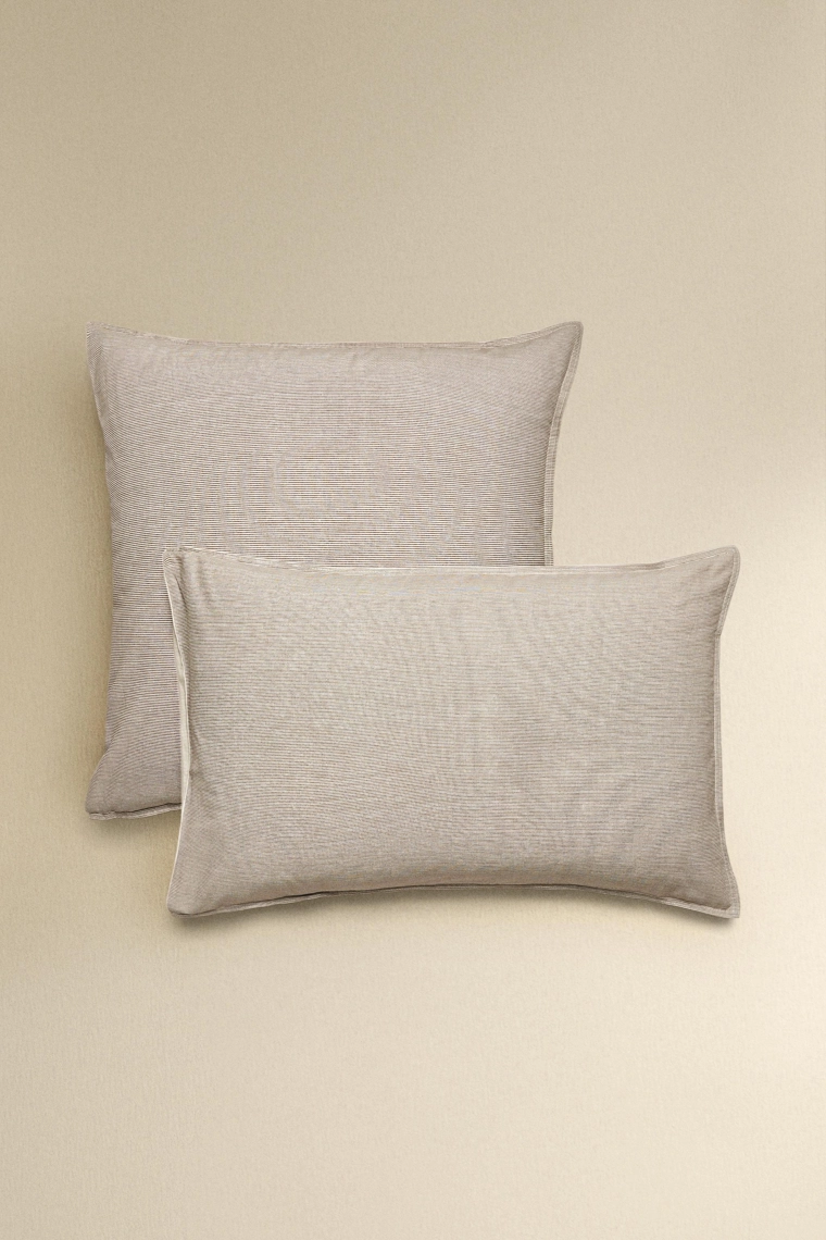 Наволочка с полосатым рисунком наизнанку