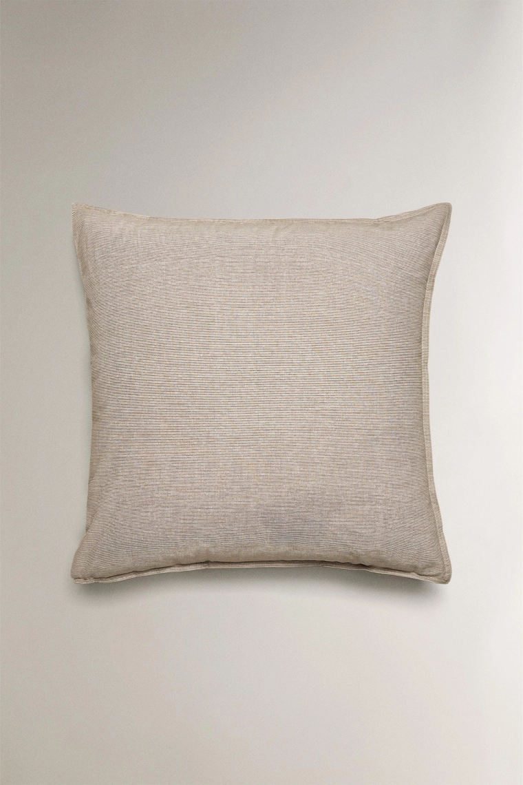 Наволочка с полосатым рисунком наизнанку