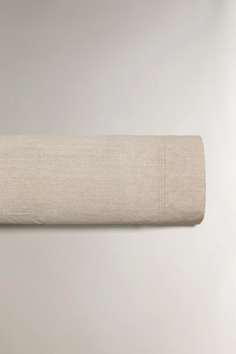 Наволочка с полосатым рисунком наизнанку