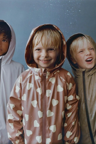 Прорезиненный дождевик с принтом WATER RESISTANT- Заказать в России