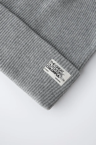 Трикотажная шапка в рубчик с этикеткой- Заказать в России