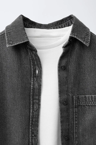 Комплект: джинсовая рубашка и футболка в рубчик- Заказать в России