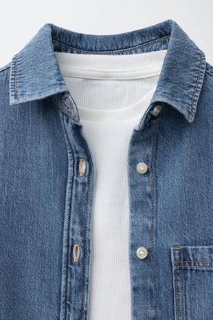 Комплект: джинсовая рубашка и футболка в рубчик- Заказать в России