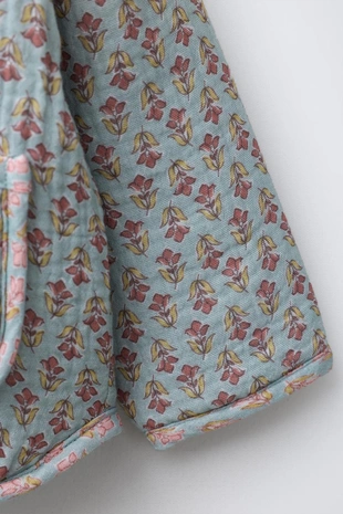 Стеганая куртка с цветочным принтом- Заказать в России