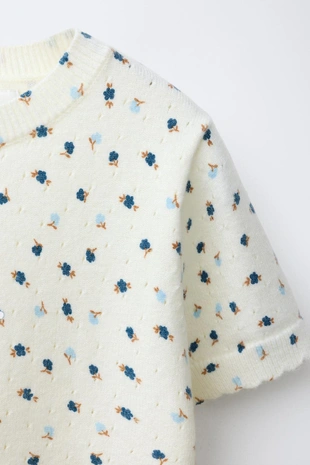 Трикотажная футболка с цветочным принтом- Заказать в России