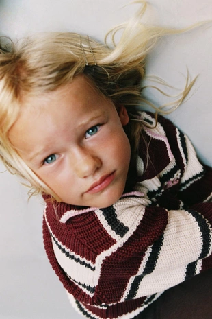 Трикотажный джемпер поло в полоску с вышивкой- Заказать в России